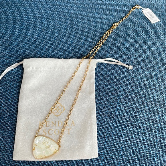 Kendra Scott Abalone Necklace - Picture 2 of 3